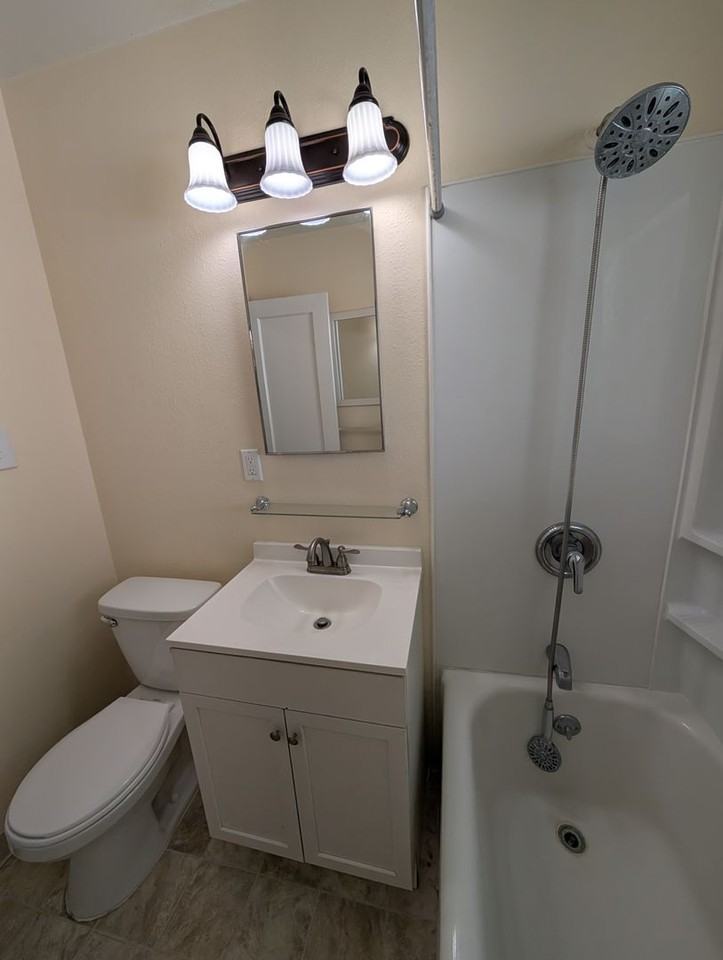 428 S 10th Ave #A - Photo 6 of 24