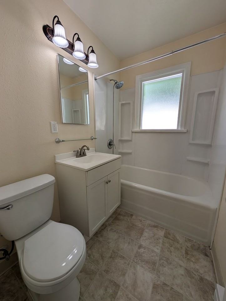 428 S 10th Ave #A - Photo 7 of 24