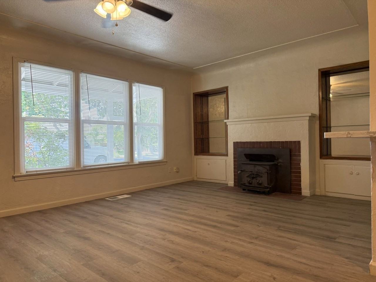 2451 6th Ave - Photo 5 of 31