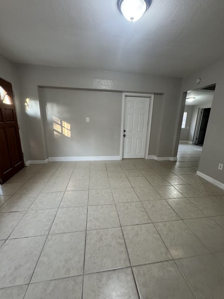 1605 E Maple Ave #NA - Photo 2 of 18