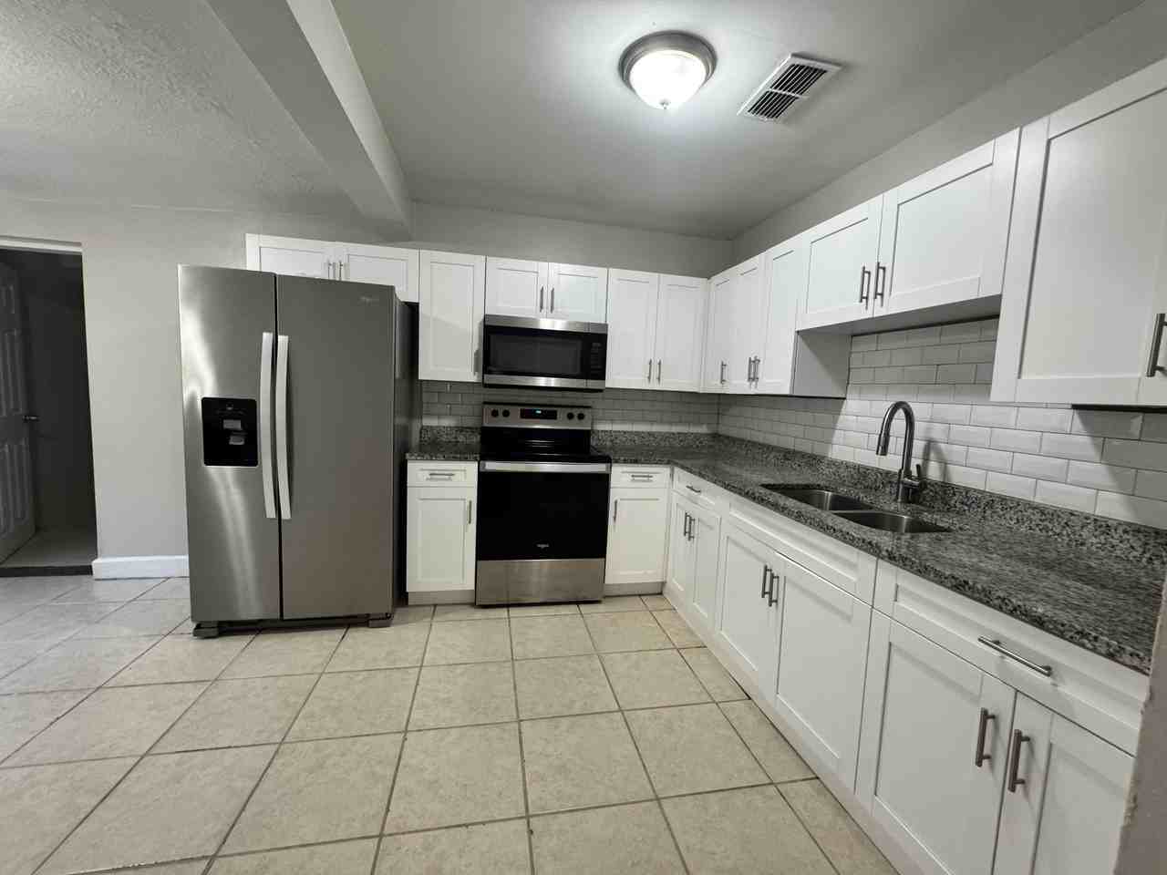 1605 E Maple Ave #NA - Photo 3 of 18