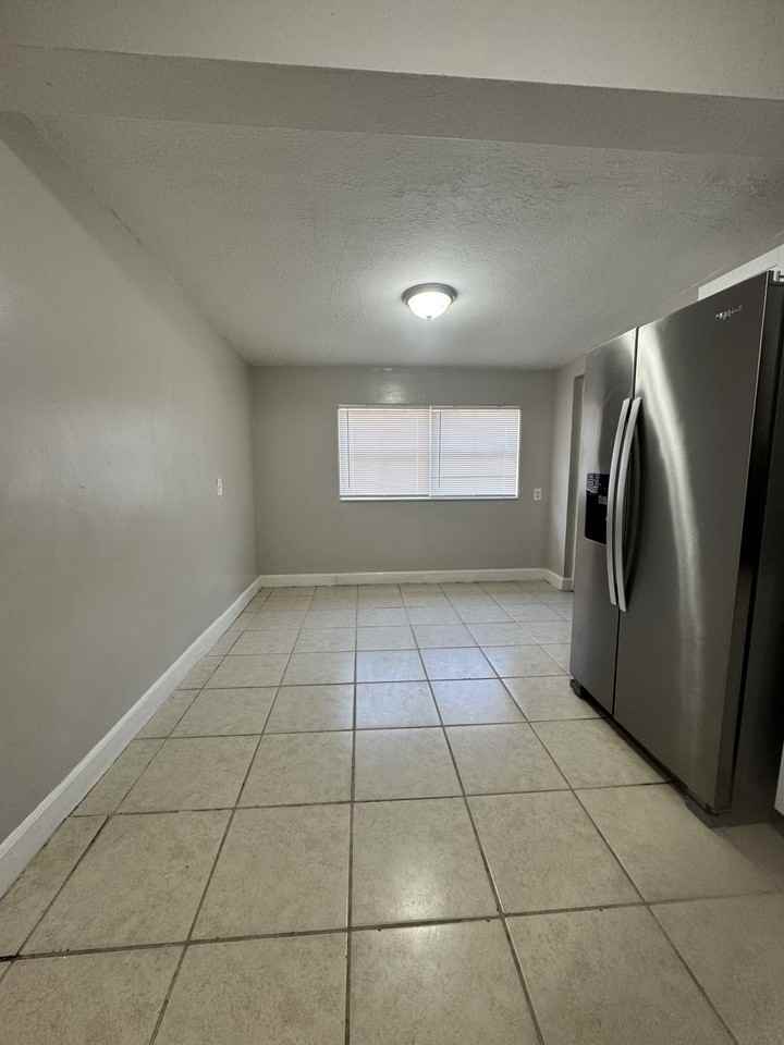 1605 E Maple Ave #NA - Photo 7 of 18