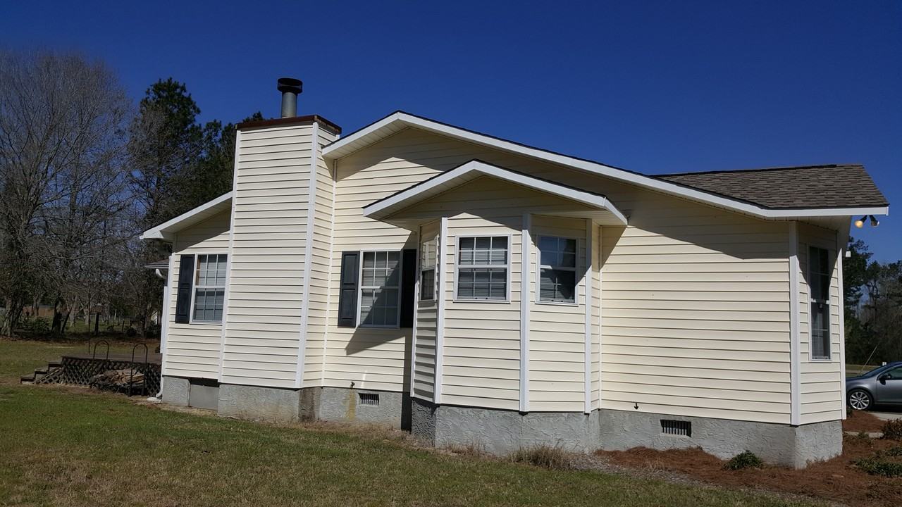 611 Windcrest Dr #NA - Photo 3 of 26