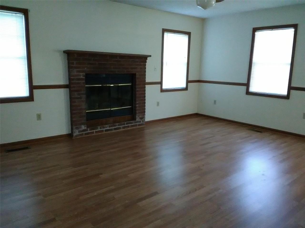 611 Windcrest Dr #NA - Photo 7 of 26