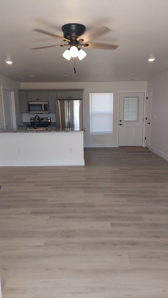 403 Eagle St #403 - Photo 3 of 10