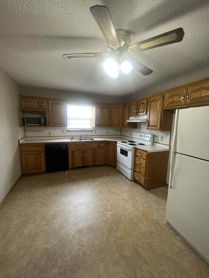 1214 Grove St - Photo 3 of 14