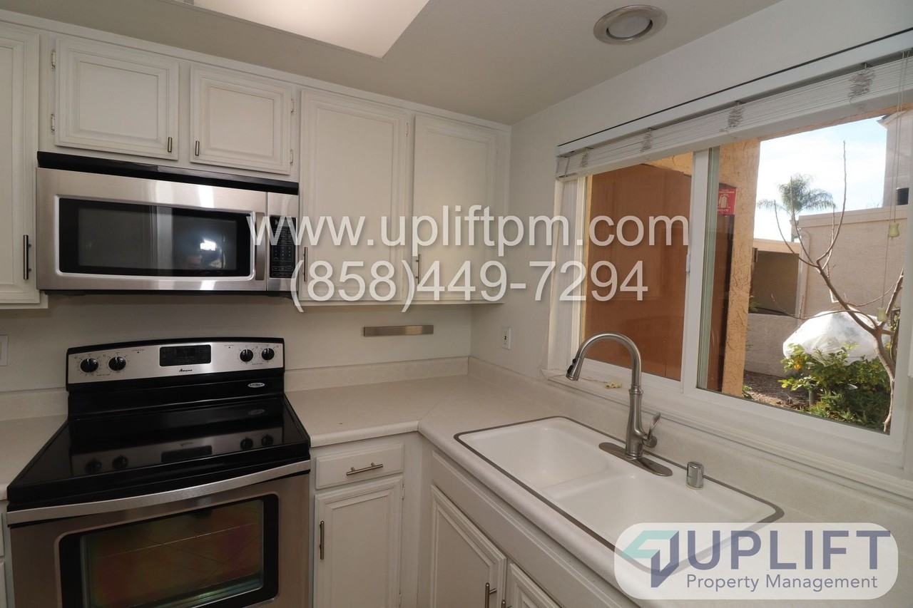 23668 Country Villa Rd - Photo 3 of 24