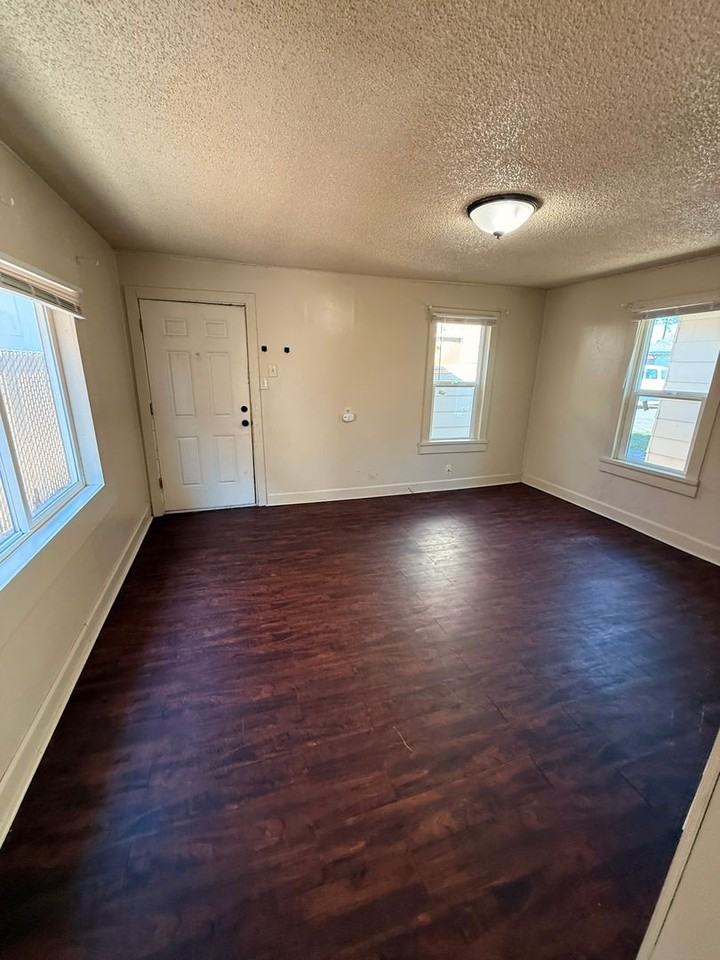 121 1/2 Mortimer St - Photo 4 of 13