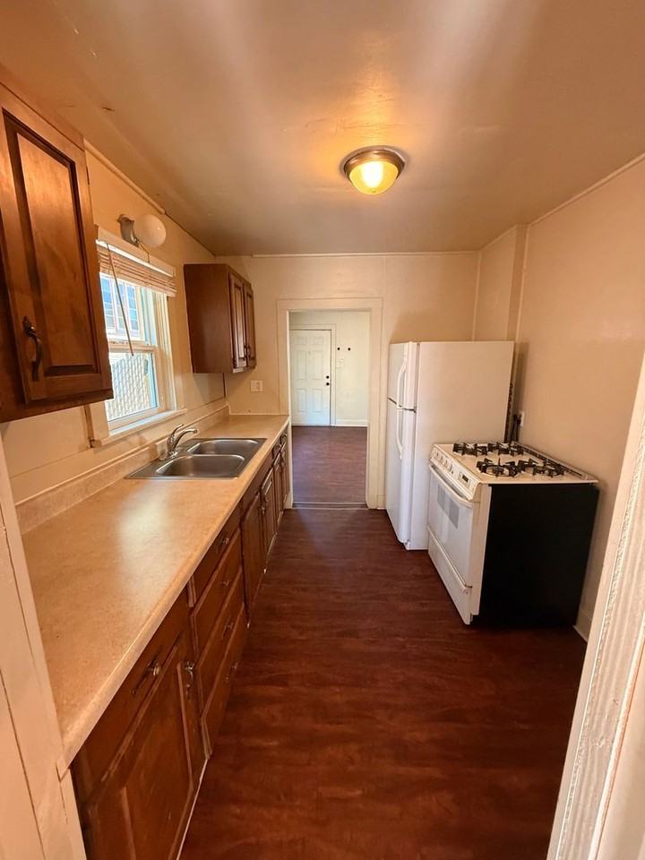 121 1/2 Mortimer St - Photo 5 of 13