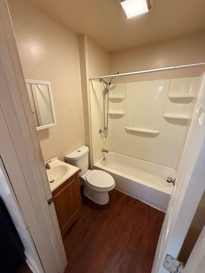 121 1/2 Mortimer St - Photo 2 of 13