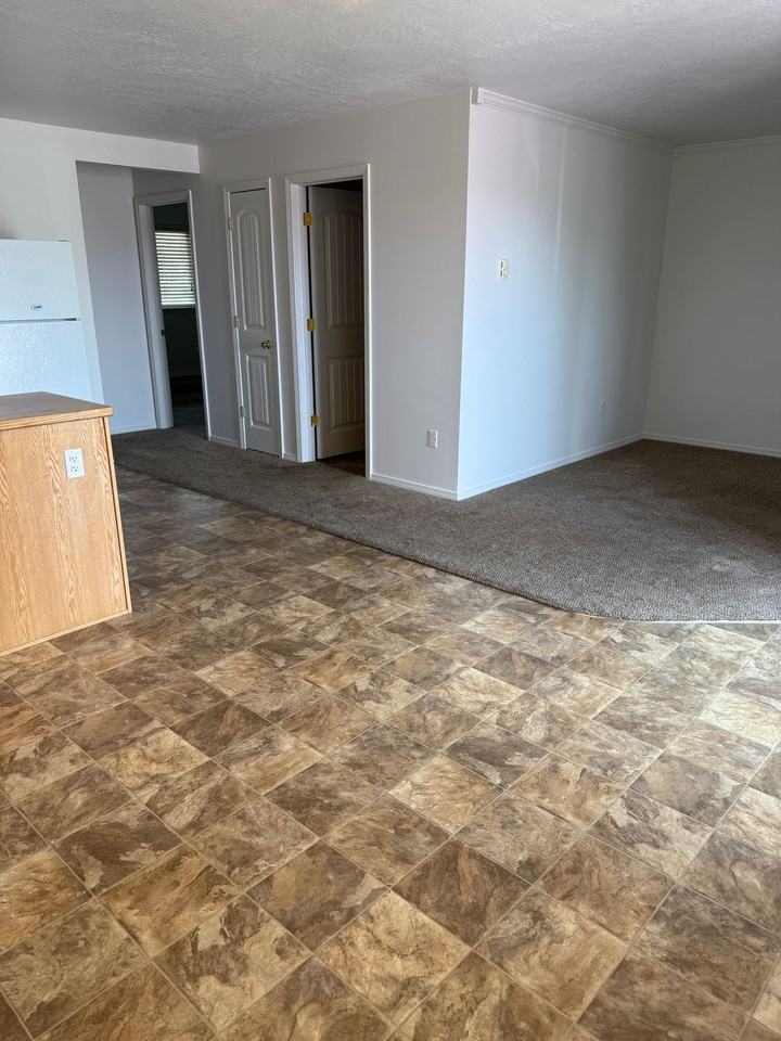 Centrally located, Cozy 2 Bedroom 1 Bath - Photo 3 of 10