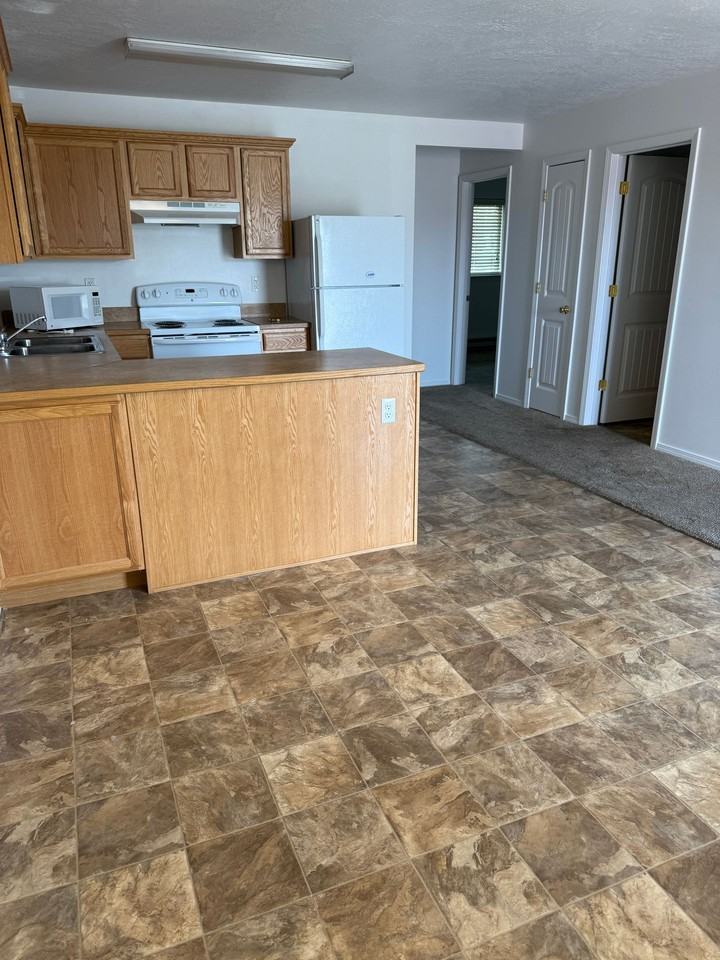 Centrally located, Cozy 2 Bedroom 1 Bath - Photo 4 of 10