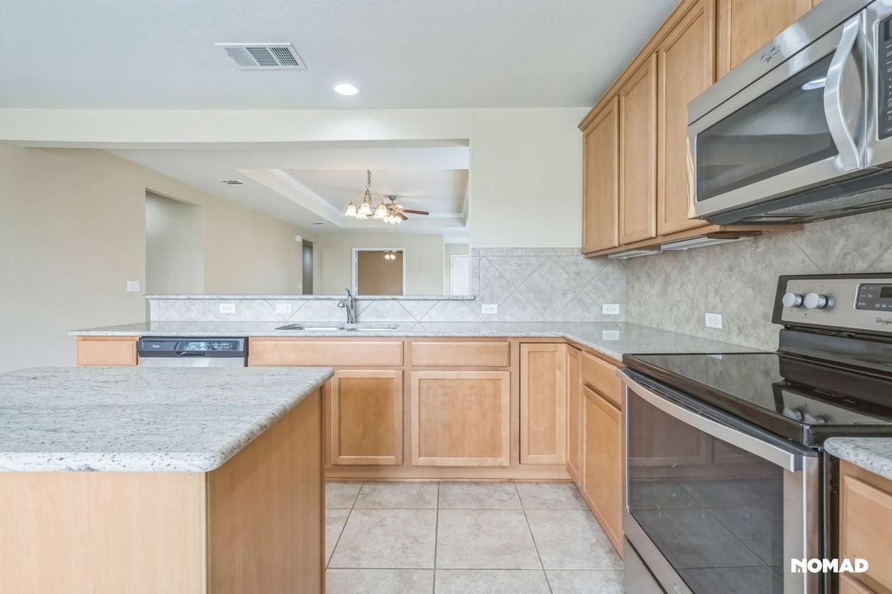 303 Kings Creek Rd - Photo 3 of 33