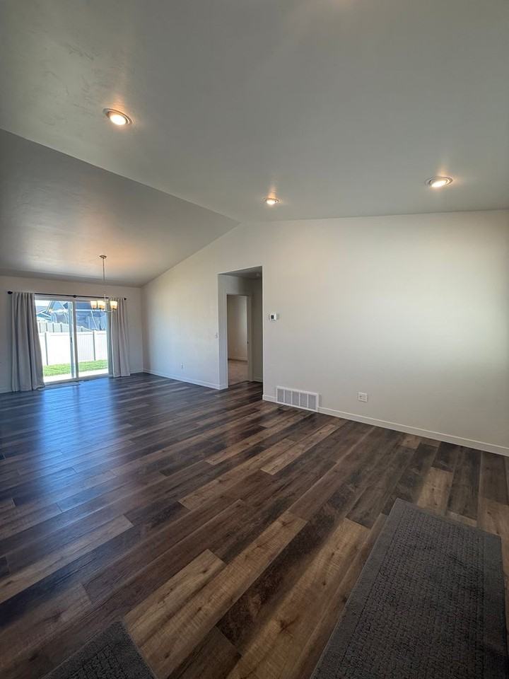 2057 Mahogany Ave - Photo 2 of 19