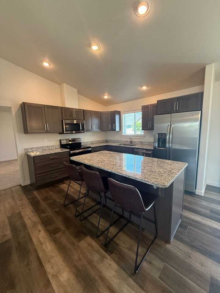 2057 Mahogany Ave - Photo 3 of 19