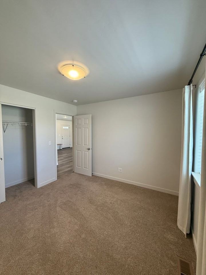 2057 Mahogany Ave - Photo 6 of 19
