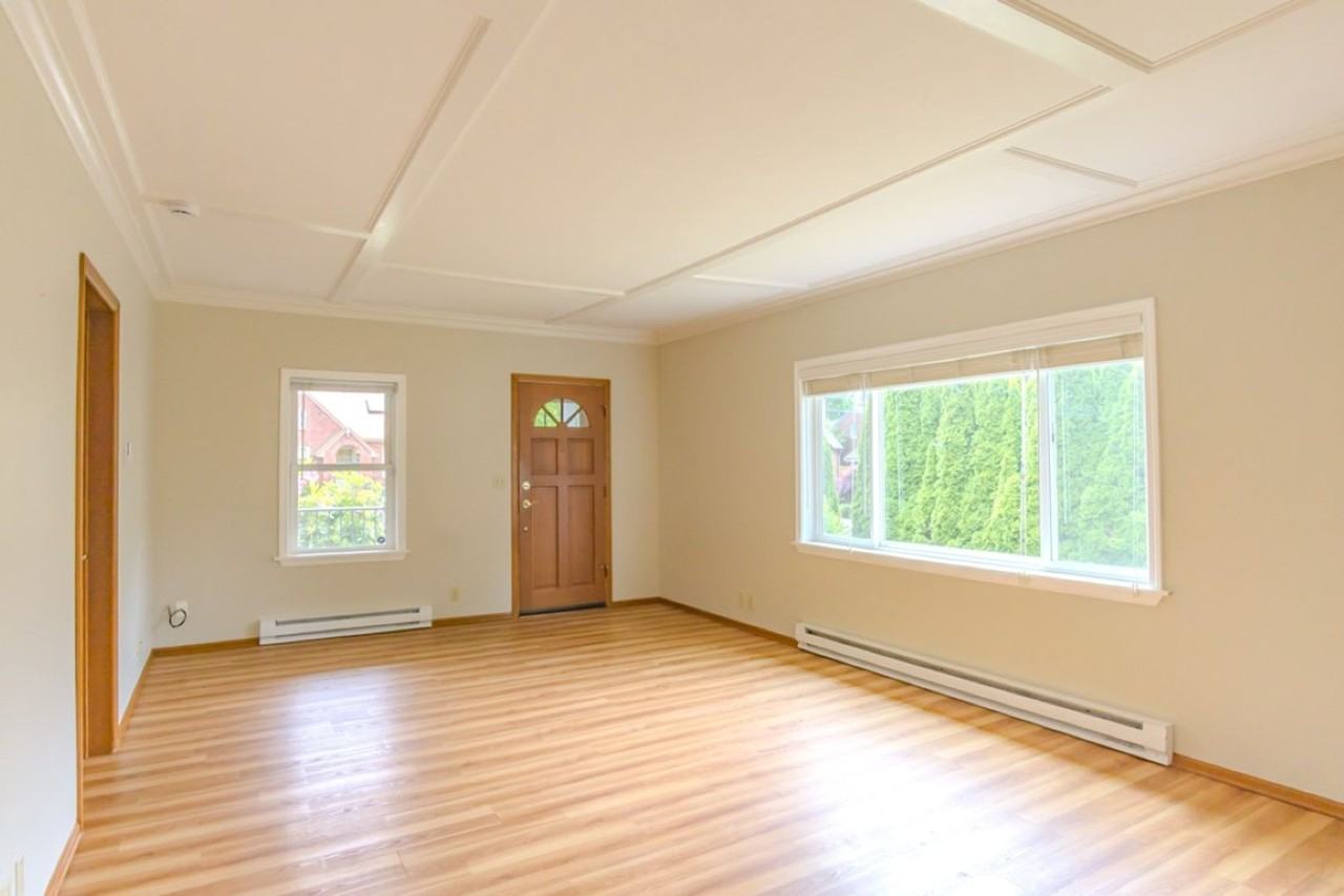 9017 5th Ave Ne - Photo 6 of 27