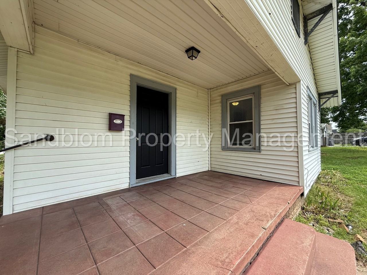 119 S Harvard Ave - Photo 2 of 17
