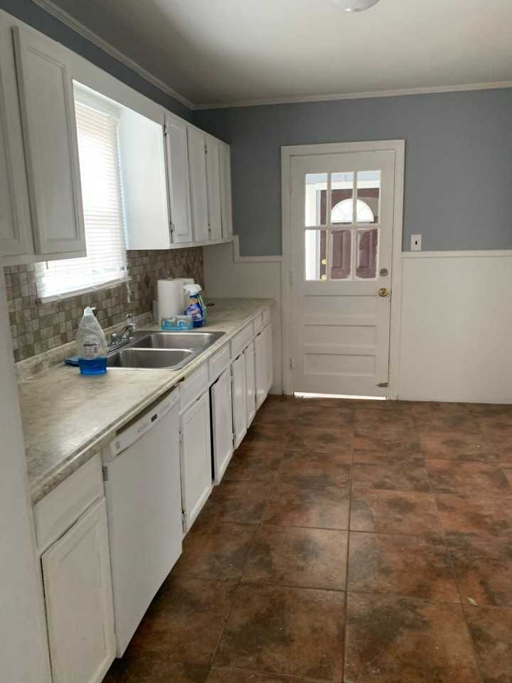 1600 E Martin Dr - Photo 2 of 14