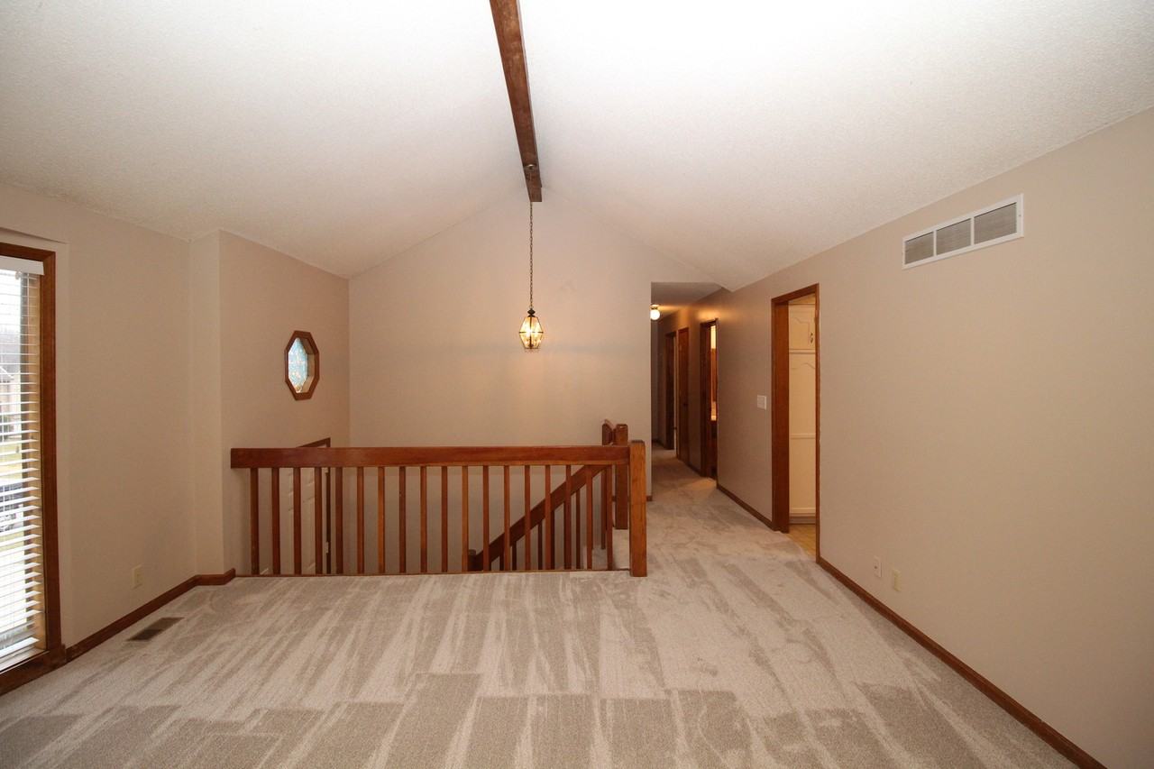 11616 Oakmont St - Photo 2 of 25