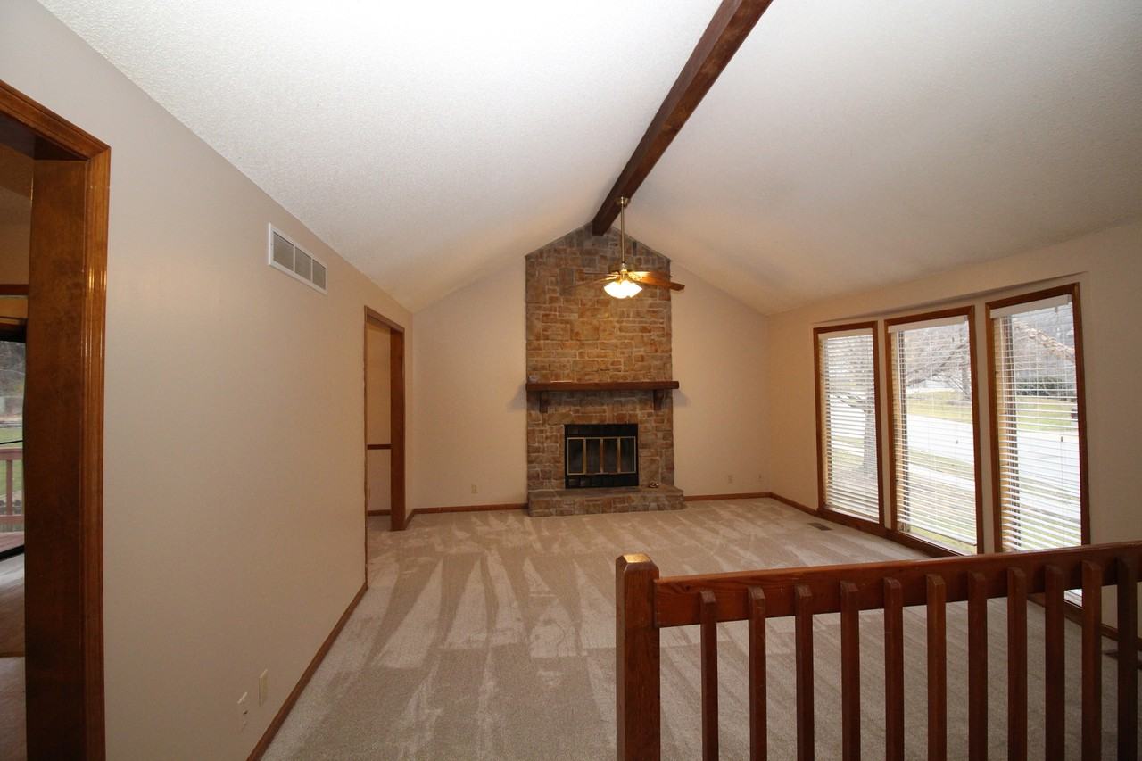11616 Oakmont St - Photo 3 of 25