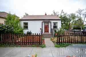 featured image of 922 E High St