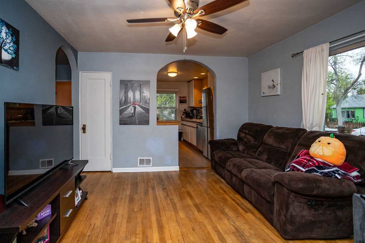 922 E High St - Photo 5 of 26