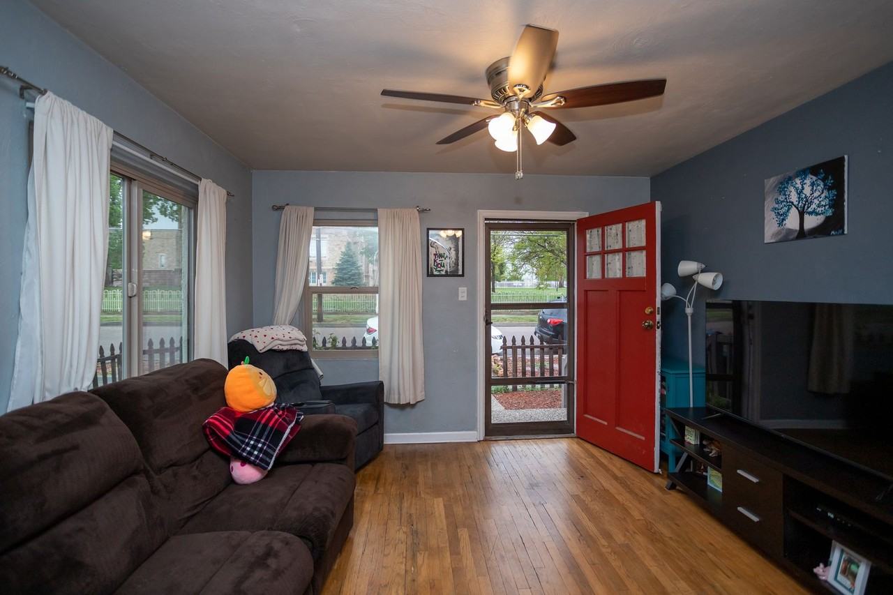 922 E High St - Photo 6 of 26