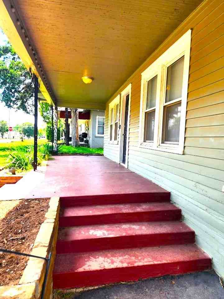 2237 Nw 12th St - Photo 3 of 21