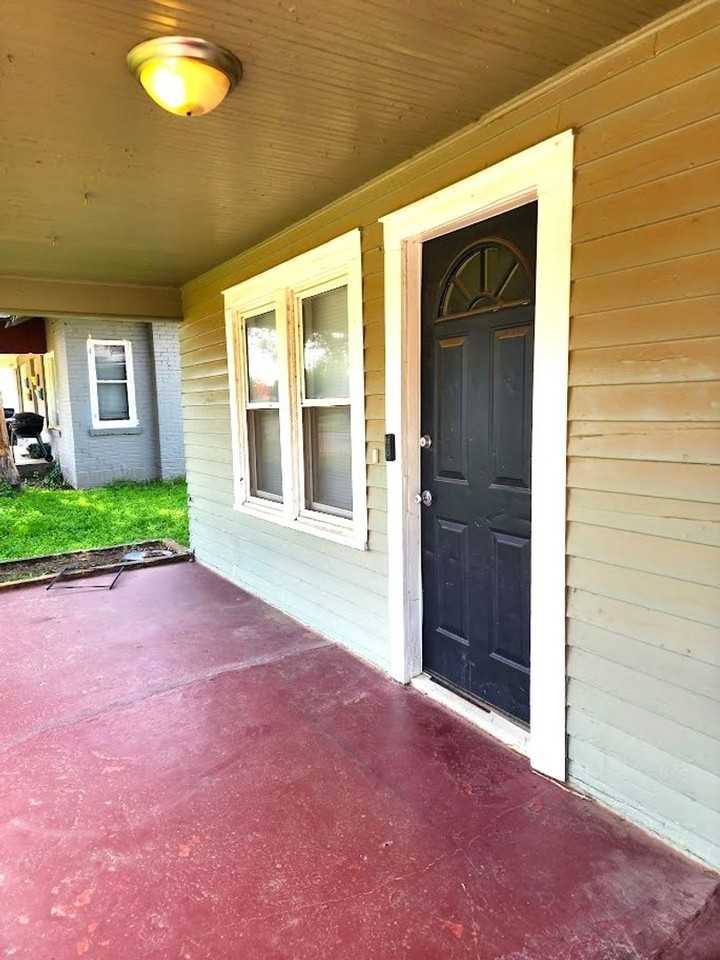 2237 Nw 12th St - Photo 4 of 21