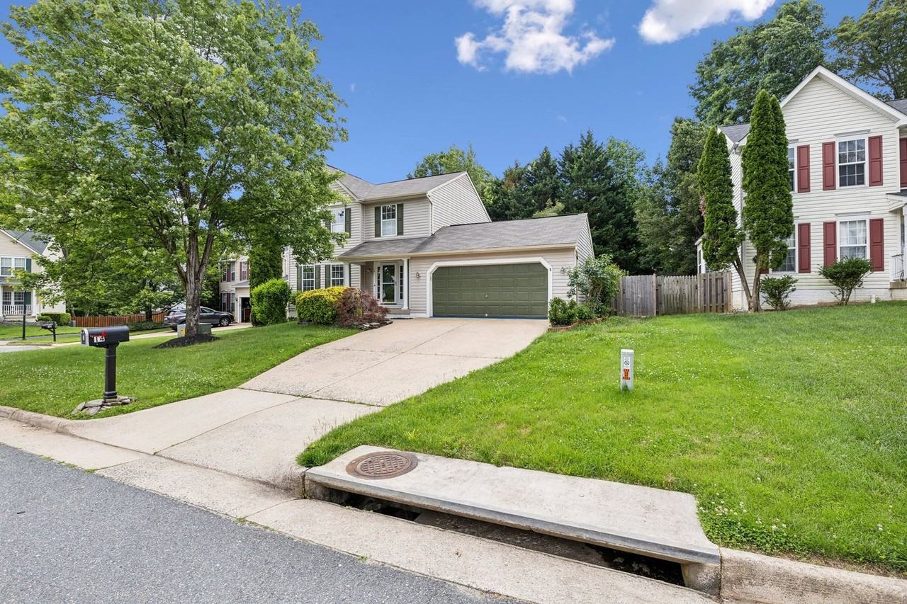 14 Saint Peters Ct - Photo 3 of 47