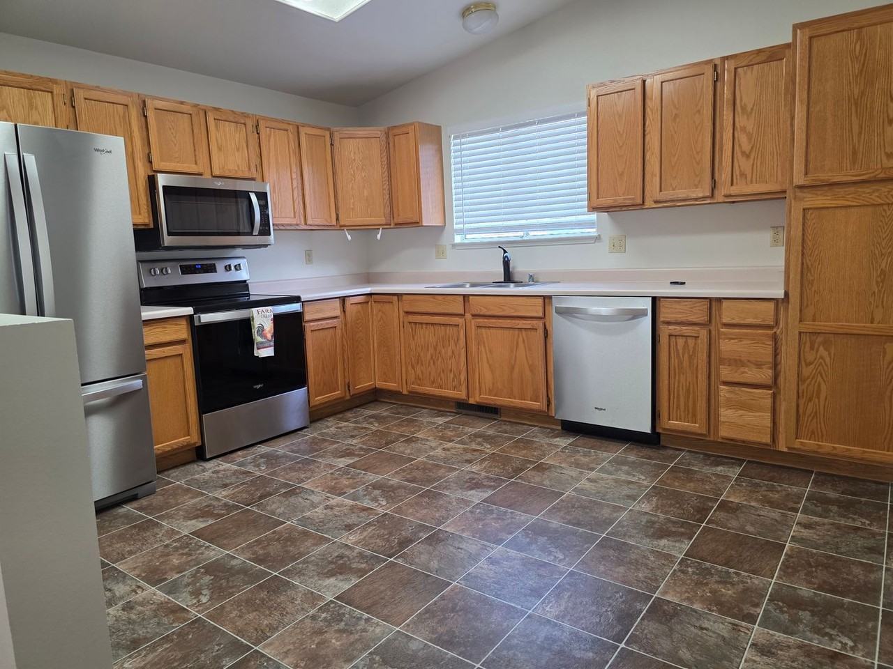 1755 Jamie Way - Photo 4 of 11
