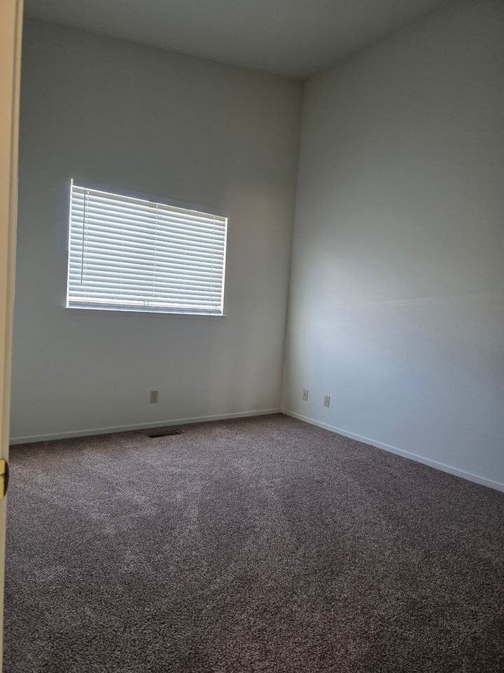 1755 Jamie Way - Photo 5 of 11
