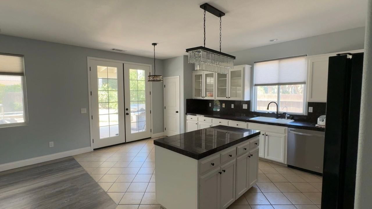 5812 W Perez Ave - Photo 5 of 29