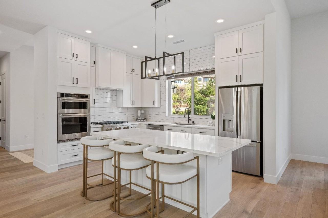 3020 Legends Dr - Photo 3 of 35