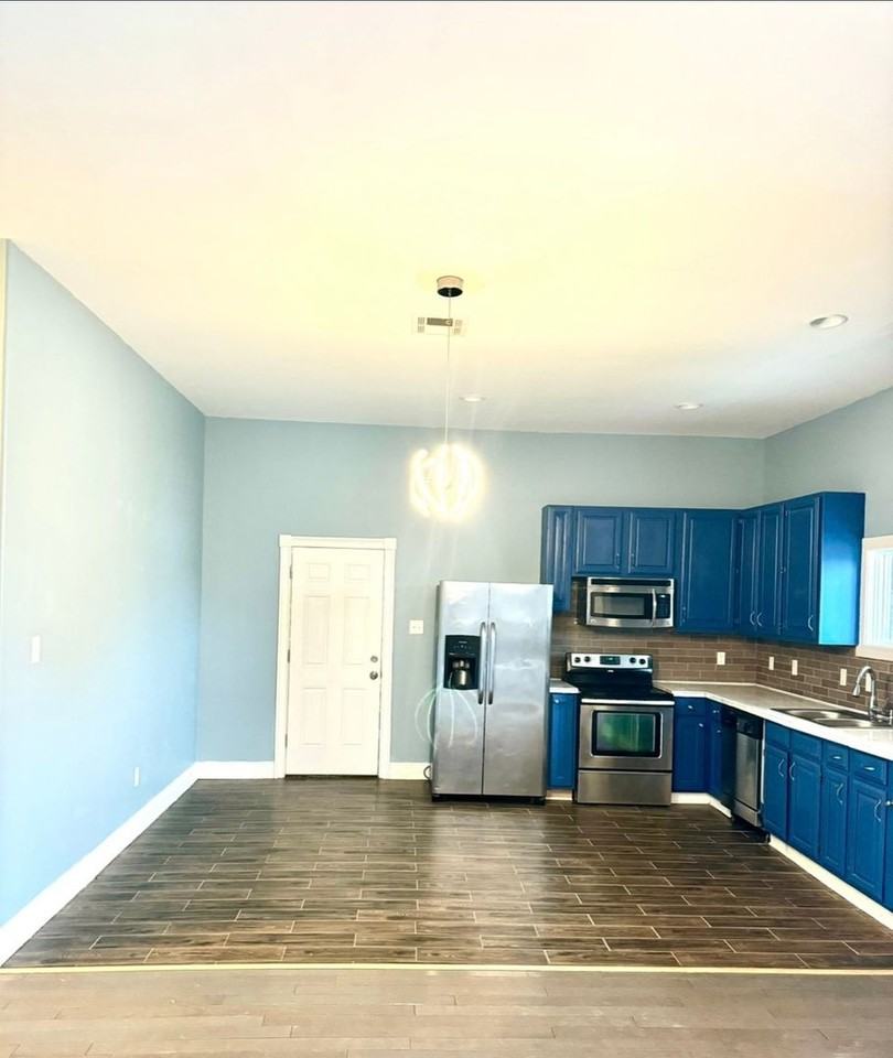 2458 Athis St - Photo 5 of 35