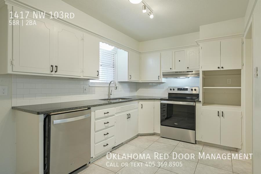 1417 Nw 103rd St - Photo 3 of 30