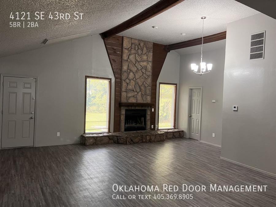 4121 Se 43rd St - Photo 3 of 28