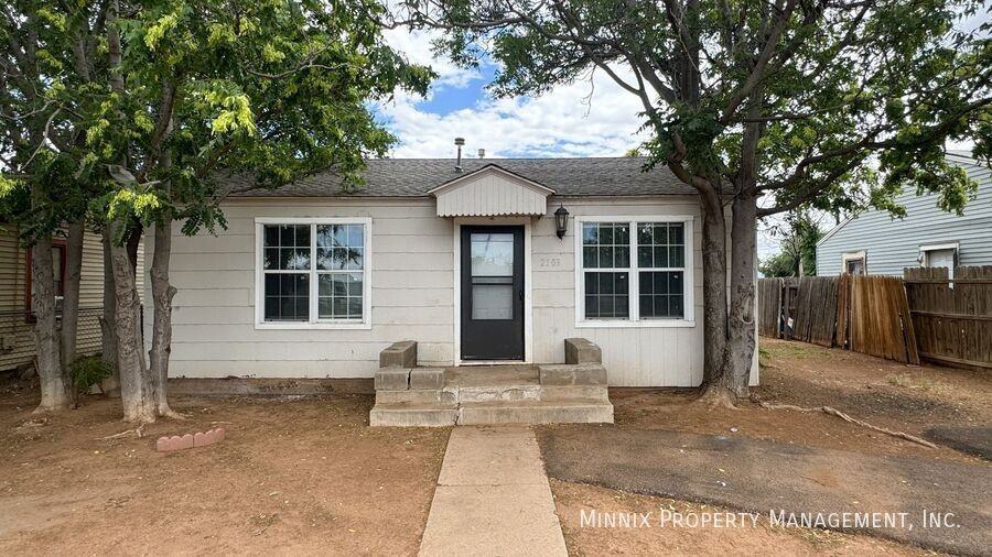 2309 2nd Pl - Photo 3 of 16