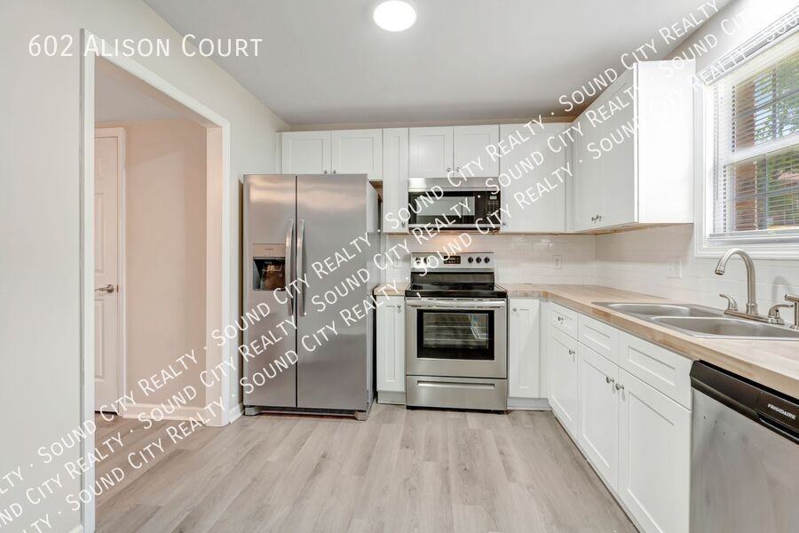 602 Alison Ct - Photo 2 of 21