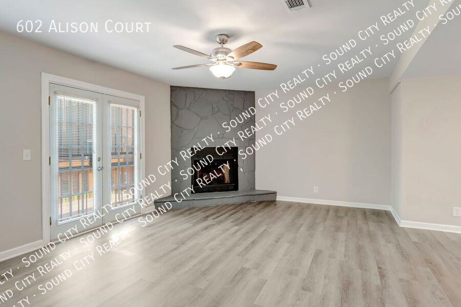 602 Alison Ct - Photo 3 of 21