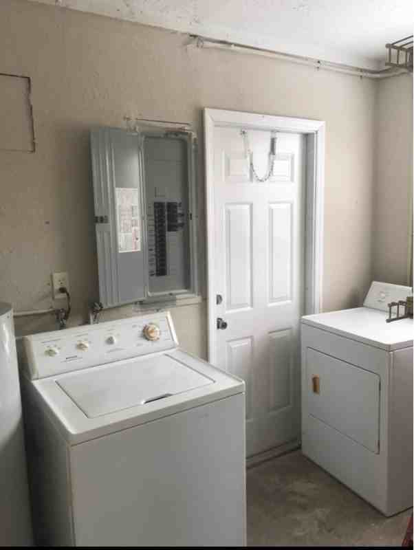 576 Grant St - Photo 2 of 8