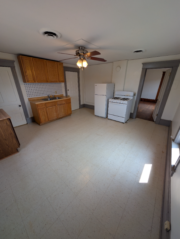 324 N Dewey St #2 - Photo 3 of 8