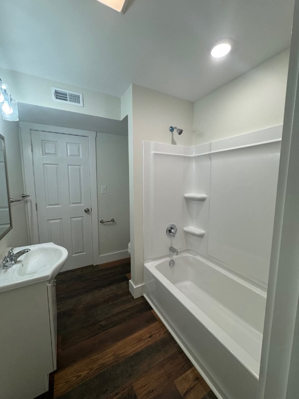 136 Crestview Dr - Photo 3 of 8