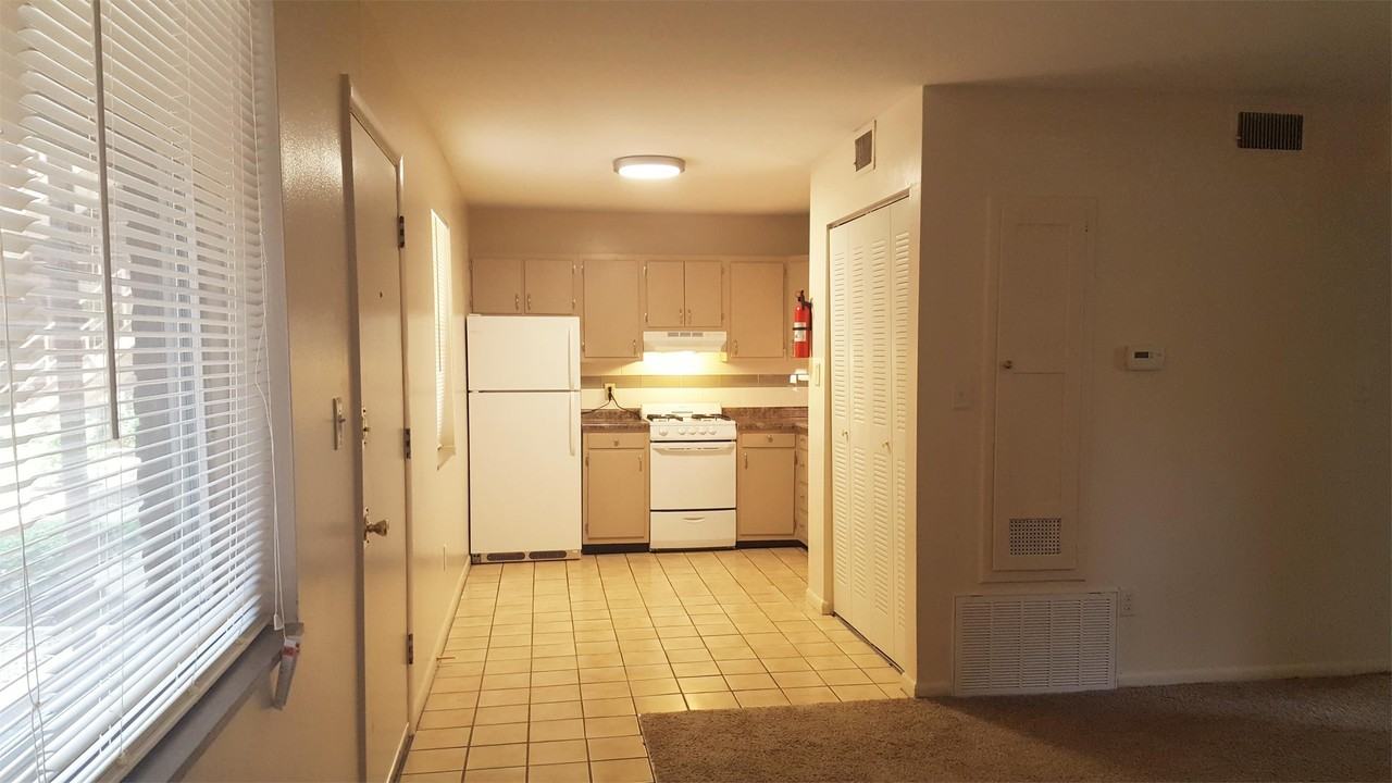 220 E Lane Ave - Photo 3 of 10