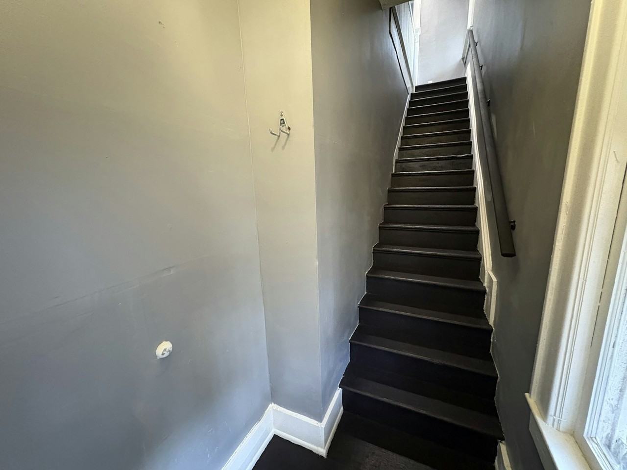 537 E 37th St #B - Photo 3 of 9