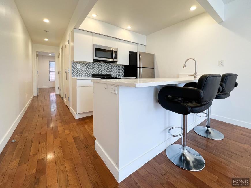 3621 Review Ave - Photo 2 of 8