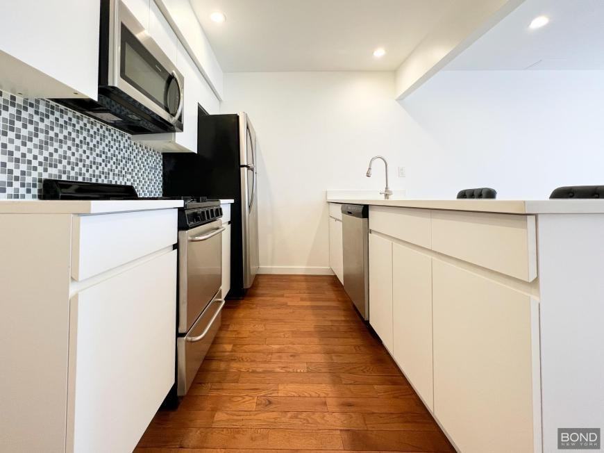 3621 Review Ave - Photo 3 of 8