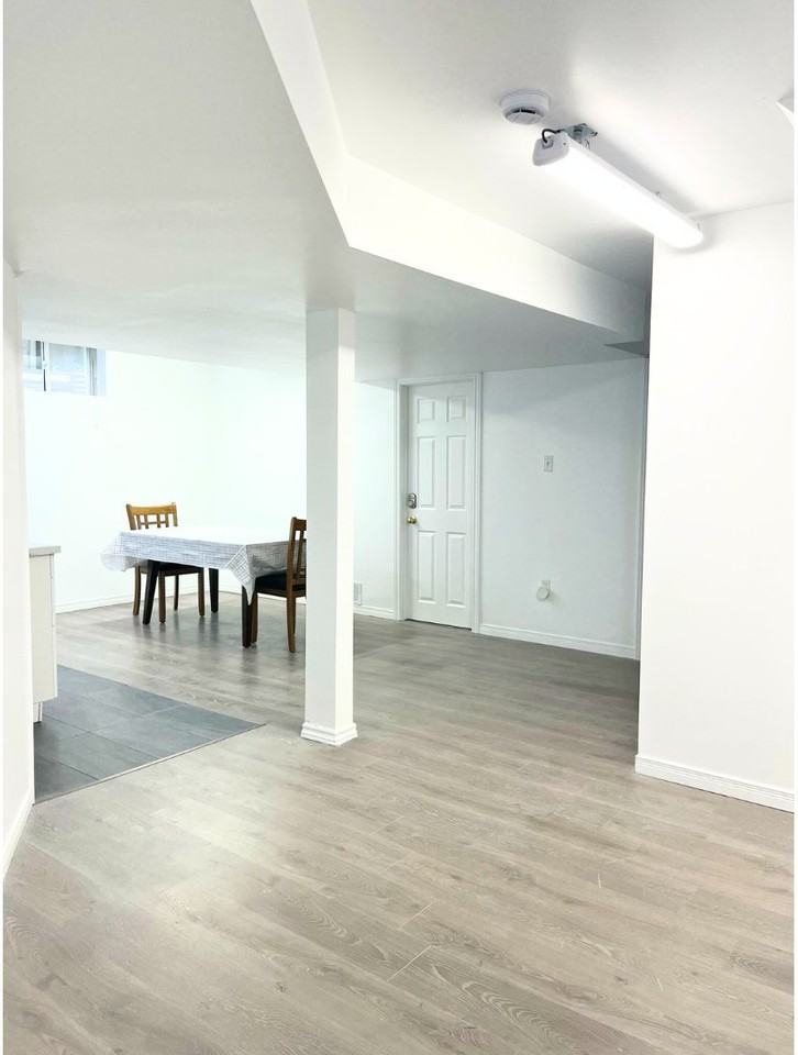 1570 Beaverbrook Ave - Photo 2 of 10