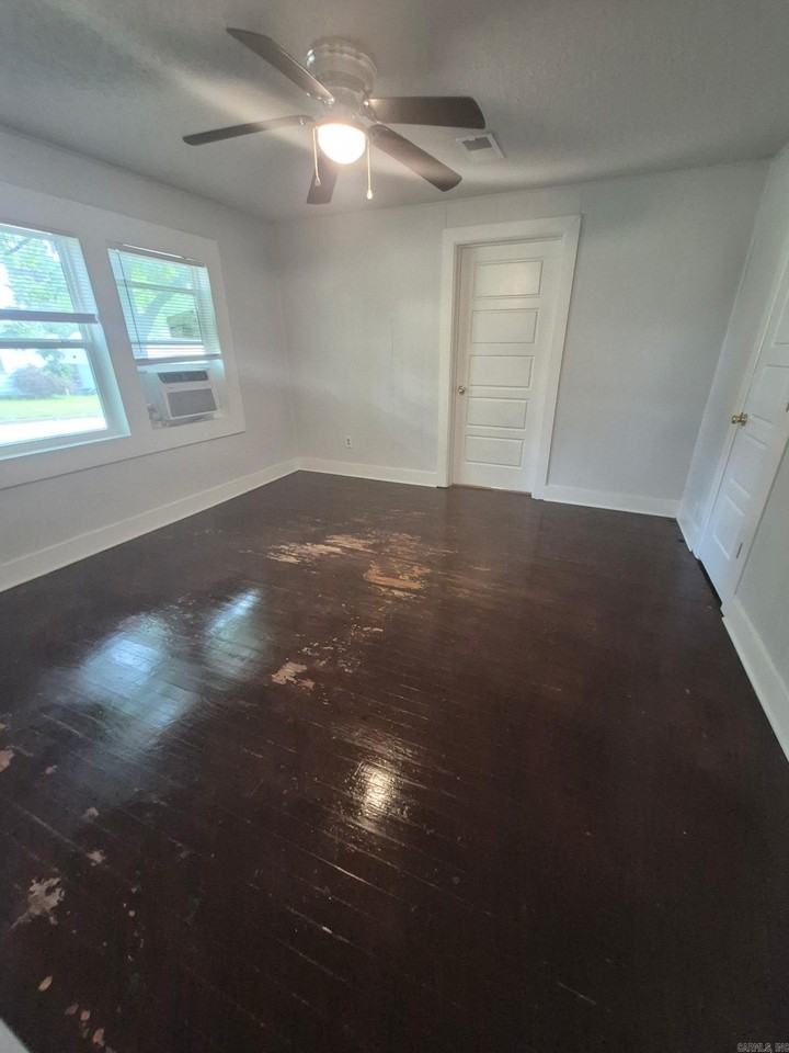 204 Glover St - Photo 2 of 7